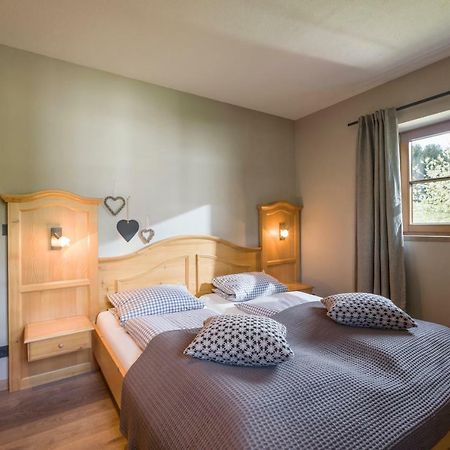 Apartment Enzian เอลล์เมา ภายนอก รูปภาพ